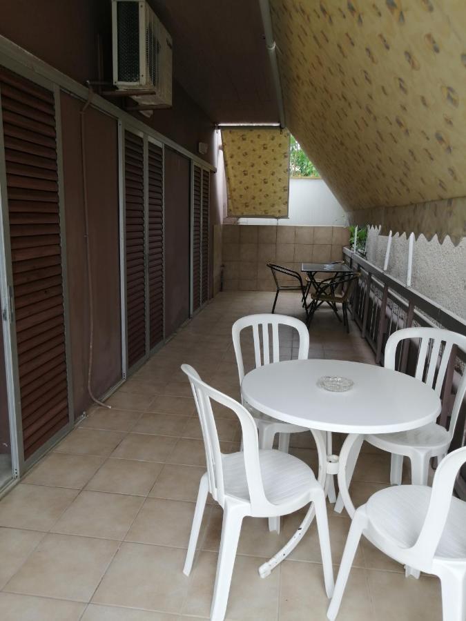 Aparthotel Ο Ακλόνητος Néa Meságkala Exterior foto
