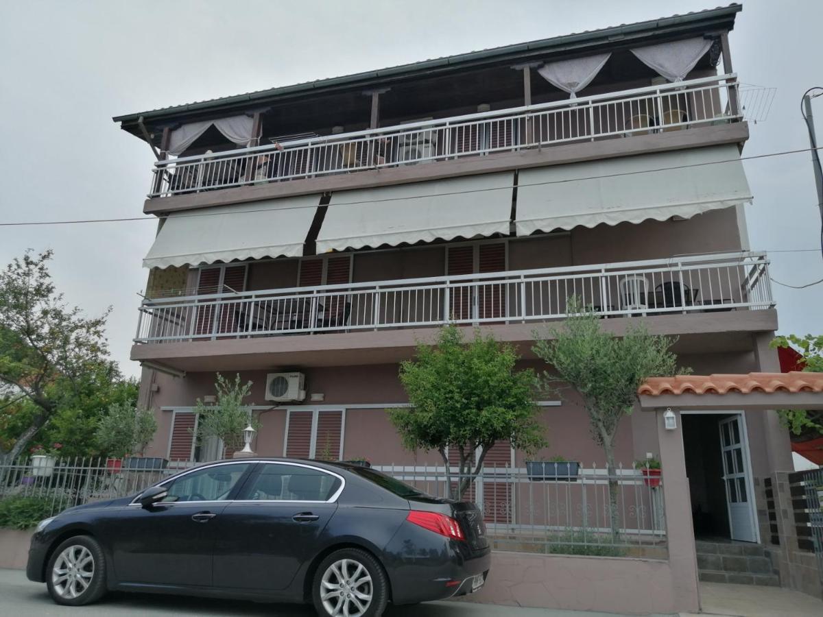 Aparthotel Ο Ακλόνητος Néa Meságkala Exterior foto
